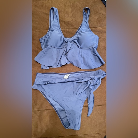 Ruffle Hem Knot Front Bikini Swimsuit ✨ - Picture 4 of 4